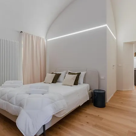 Guesthost - Centro Modern & Elegant Appartamento Asti