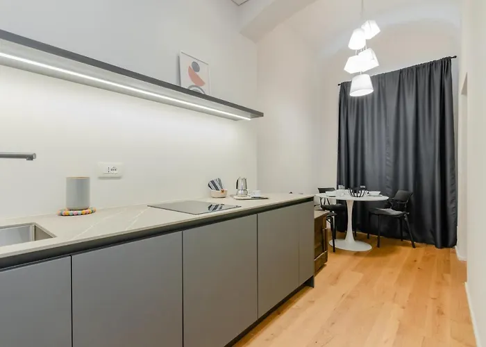 Guesthost - Centro Modern & Elegant Appartamento *