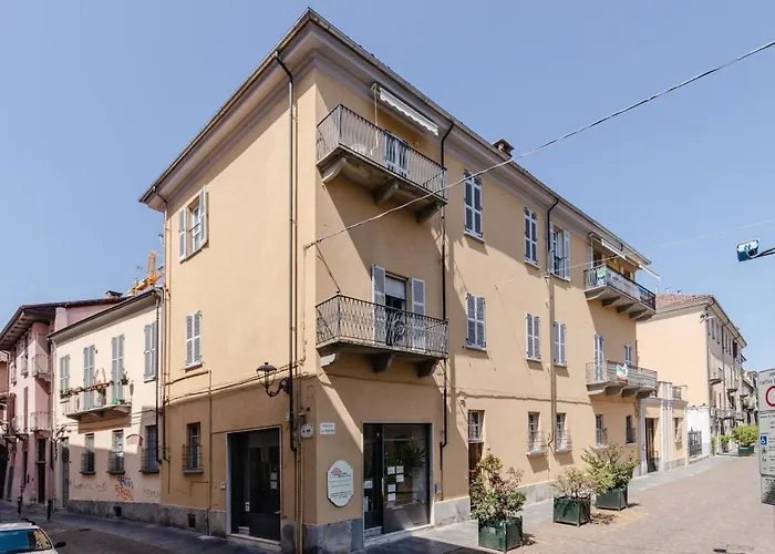 Guesthost - Centro Modern & Elegant Apartment Asti